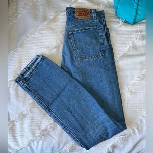Women’s Levi Jeans